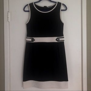 Black and White Sleeveless Mod-Style Dress…